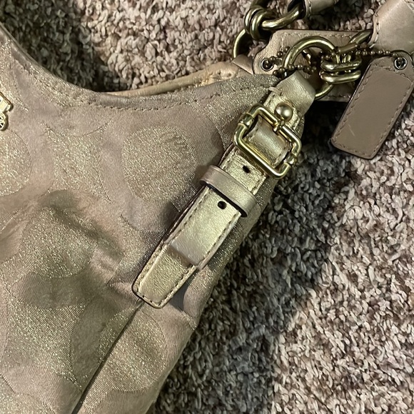 Coach - Boho Gold 3 pocket shoulder Bag. Dust bag not included - Picture 2 of 16